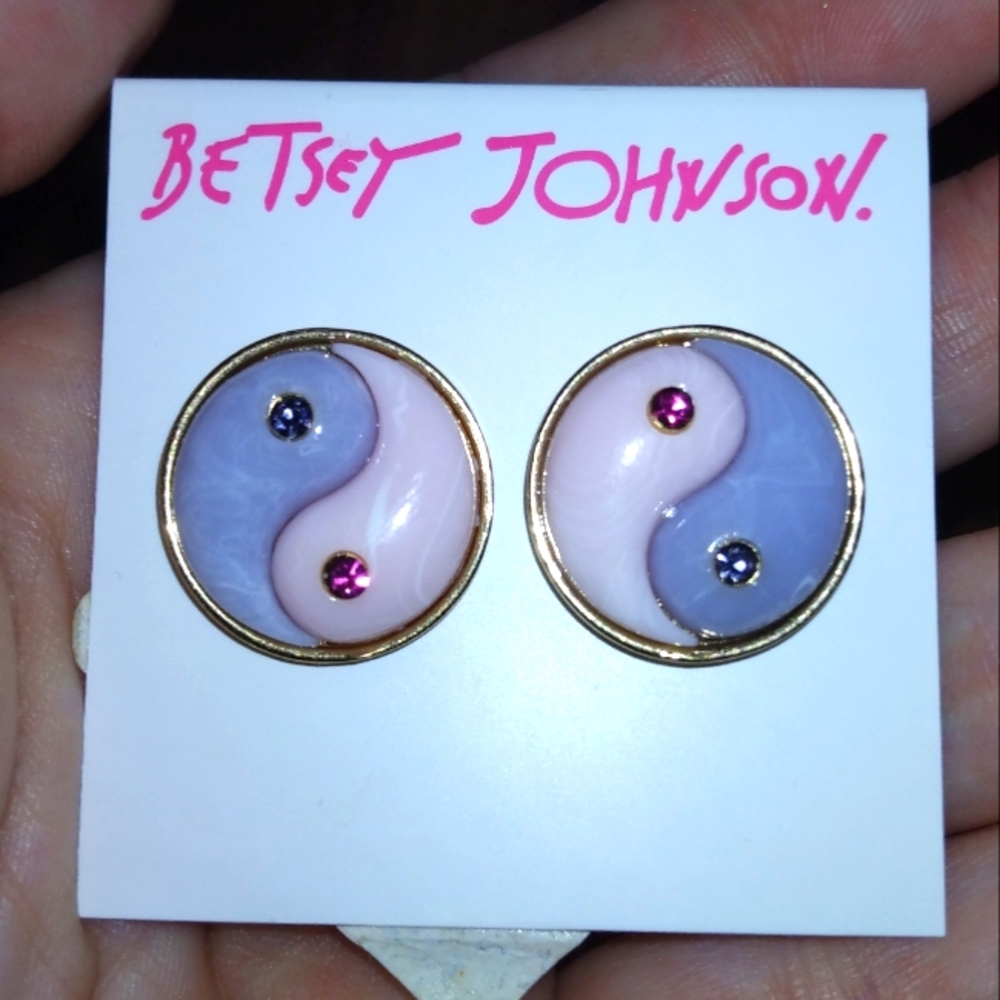 🌺BETSEY JOHNSON🌸 Beautiful Yin Yang Earrings 💗